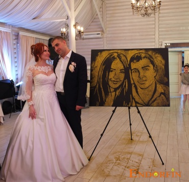 Золотое шоу - художник рисует невидимую картину:  что до самого финала щекочет любопытство зрителей.Время номера 15-20 мин.
