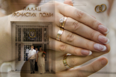 Весільна фотосесія 700 грн - година, при замовленні від 4-х годин.
Є можливість замовити фотокнигу.