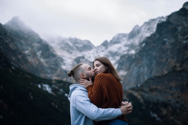 Одно из любимых жанров фотографии - love story. Обожаю фотографировать влюбленных и при работе стараюсь максимально передать их чувства визуально.  