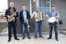 Саксафон, труба, клавиши - Музыканты