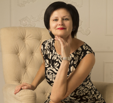У вартість входить:
Консультація, підбір місцевості для проведення фотосесії (в місті або за містом).
Фотографую на професійну техніку Canon 6d mark2.
За 2 год фотосесії Ви отримаєте до 100 шт фото.
Всі фото обробляються в професійному графічному редакторі:
корекція кольору;
світло-корекція;
кадрування.
Ретуш 5 фото на вибір.
Передача фотографій будь-яким зручним для замовника способом (файлообмінник, пошта, брендова флешка, фотокнига).
Обробка фото займає до 2 тижнів.

Є можливість зробити фотокнигу — замовляйте додаткову опцію!

Мої переваги:
Досвід роботи понад 4 роки
З радістю увічню Ваші найкращі миті
Уважна до деталей
Позитивно налаштована
Допоможу з образом
Зі мною легко і невимушено