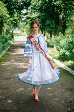 Фотографирую выпускные - от вручения дипломов в школе до дискотеки в ресторане.