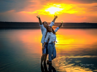 Love Story-это фотоистория вашей любви. Со временем, фотоальбом непременно напомнит о тех нежных и романтических чувствах, которые Вас окрыляли в день прогулки, передав каждую эмоцию, нежный взгляд, трогательное прикосновение, атмосферу счастья и гармонии.