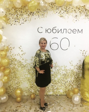 Здравствуйте! Меня зовут Лариса!  
Веду мероприятия в таких жанрах как:
-  Свадьба
 - Корпоратив
- Семейное мероприятие
 - День рождения
 - Юбилей
- Выпускной 
В городе Одесса

Опыт ведения мероприятий - больше 20 лет. И это никак не мешает мне идти в ногу со временем и создавать современные, веселые и актуальные конкурсные программы и сценарии для Вашего праздника!
Мой стиль ведения - легко и чувственно, искренно и энергично, ярко и интересно!

Я ведущая НАСТОЯЩИХ праздников! Я знаю, что нужно вашим близким и родным, чтобы праздник прошел отлично и оставил яркие воспоминания о Вашем дне. 

Никакого напряга, только позитив и веселье - то, что я могу гарантировать на вашем мероприятии!