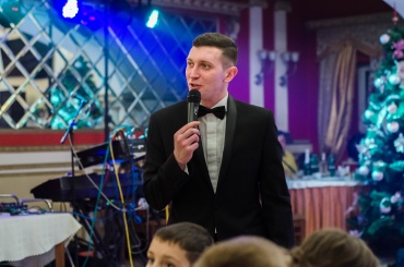 Доброго дня я Професійний ведучий з міста Лвів!
Проводжу - працюю в таких напрямках для вас як:
Весілля
Корпоратив
Дитячій день народження
Юбілей
День народження

