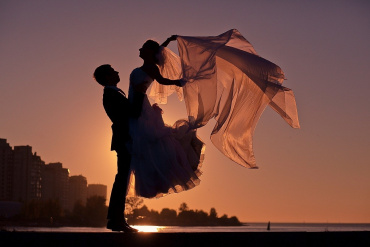 Постановка свадебного танца для молодоженов.
Танец жениха и невесты на свадьбе – добрая, старинная традиция. 
СВАДЕБНЫЙ ТАНЕЦ - это не просто набор движений, это, в первую очередь, - история любви. ИСТОРИЯ ВАШЕЙ ЛЮБВИ!
Если Вы хотите удивить своих гостей и сделать свой первый танец незабываемым – обратитесь к профессионалам.

- индивидуальные занятия;
- эксклюзивная композиция Вашего танца (от классического вальса до оригинальных танцевальных мини-спектаклей);
- танец друзей жениха и невесты
- танец невесты с отцом, жениха с матерью
- помощь в подборе музыки для танца;
- удобное время занятий (вечер, будние и в выходные дни);
- доступные цены.

Занятия ведет профессиональный постановщик-хореограф, имеющий большой опыт работы с начинающими. 
Грамотная постановка движений позволит Вам наслаждаться друг другом и своим праздником, а также сделать незабываемый сюрприз для гостей.

Расписание занятий составляется с учетом Вашего свободного времени.
Занятия проходят в красивом оборудованном танцевальном зале в самом сердце нашего города.

Берёмся за постановку танца как за месяц до торжества, так и за 2 недели

Мы гарантируем маленький шедевр - свадебный танец, который ошеломит окружающих!
Вы очаруете всех!