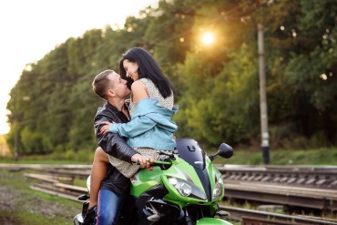 Съемка Love Story для вашей влюбленной пары! Фотограф в Киеве - лучшие цены и фотографии сделаны с Любовью!)



