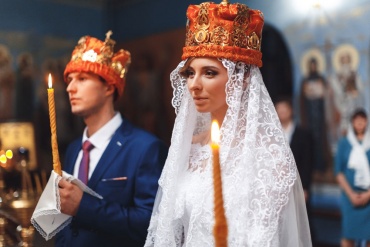 смотреть с конца =) сайт грузит фотки в обратной хронологии...