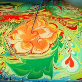 Водная анимация - Эбру – искусство аква-живописи, где художник с помощью специальных нетонущих красок рисует картины Н
