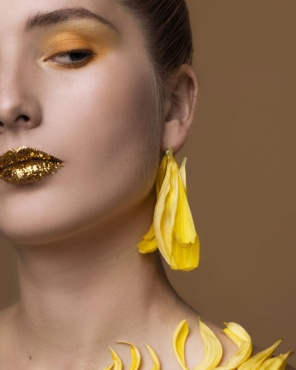FaceArt , креативный макияж, макияж фентези... Много названий, масса идей и огромное поле для экспериментов. Если вы ищете мастера который сможет понять вашу задумку, я думаю - вы его нашли:)   это может быть маленький рисунок дополняющий классический макияж, а может быть и  покрытие тела на 80-90% , что угодно на ваш вкус и мои таланты. 