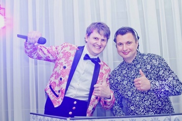 Власна апаратура
Широкоформатний підбір музичного матеріалу 
Робота в парі з ведучим
Весілля
Корпоративи
Дні Народження
Клубні та тематичні вечірки
Фешн покази
Презентації
