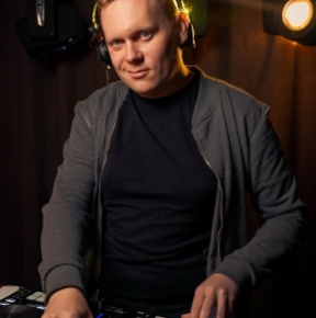 Dj Andrey - DJ ANDREY  – Мультиформатный ди-джей с уже более десятилетним стажем на различных вечеринках и мероп