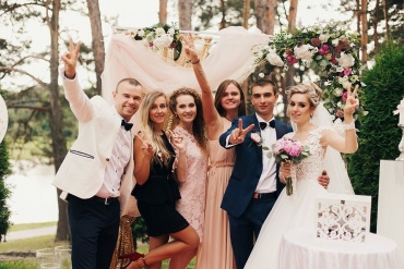 Доброго дня я Професійний ведучий з міста Лвів!
Проводжу - працюю в таких напрямках для вас як:
Весілля
Корпоратив
