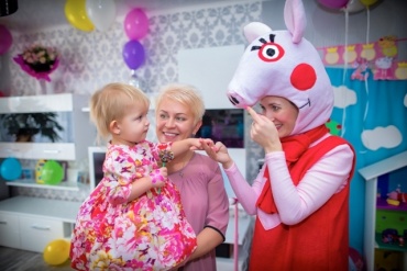 Лучшие Свинка Пеппа и Джордж в Одессе. Мы - профессионалы своего дела! Опыт работы 6 лет. В программу входит:  музыкальное сопровождение( при необходимости мощная колонка с микрофонами), игры, конкурсы, танцы, множество яркого реквизита для деток, фигурки из воздушных шариков( кошечки, собачки, цветочки и т.д.).
Стоимость 1 аниматора 600 грн/час, 2 аниматора 950 грн/час
Закажите нас, и Вы узнаете, что мы  - лучшие аниматоры г. Одессы! 
