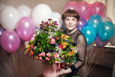 Святкування першого року любої дитини!

Зараз це стало  саме цікаве святкування!
 І до нього так старанно готуються батьки.
 Запрошують прикрасити залу декораторів, щоб чудові фото були від фотографа, красивий торт та звичайно ВЕДУЧОГО цього дійства!
За останні роки я дуже полюбила це свято! 
Маю досвід святкування.

А тому підготувала  цікавий сценарій - красиві яскраві моменти, гадання на майбутній вид діяльності малюка та  інші веселі забавинки.
Пропоную осучаснений  обряд «пострижини».
Ще цікаві завдання для бабусі та дідуся.
Веселі театралізовані дії  у виконанні дорослих гостей.
