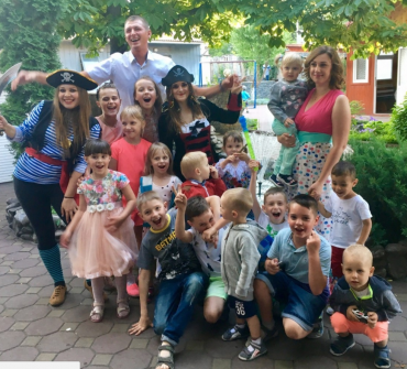 Ціна вказана за роботу 2 аніматорів.
Агенція дитячих свят "Фантазерія"! День Народження, Весілля, Останній дзвоник,, День відкритих дверей, Огляд самодіяльності, Урочисті збори, Випускні вечори, та інші видатні події зробити насиченими, веселими, творчими, спортивними, цікавими, найемоційнішими та найдрайвовішими допоможуть наші найкращі Аніматори, і на обличчі кожної малечі буде сяяти усмішка)
Також у вартість входить безкоштовний аквагрим при додатковому замовленні.