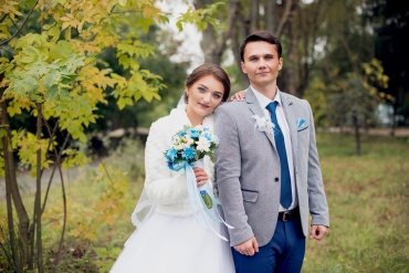 Кожна моя пара - інша, кожна - особлива!!! 
Для кожної пари я намагаюсь зробити щось інше, щось цікавіше і не таке як у всіх. Я ніколи не маю шаблонів! Я ніколи не знаю, що буду робити з нареченими, де знімати і як. 
Не зважаючи на мій досвід - всі мої світлини спонтанні та непридумані зазделегідь. 
Мені подобається фотографувати людей, емоції та їх думки. Чесно кажучи мені всерівно, що позаду наречених буде : гори чи річка, небо чи сонце, та мені не всерівно, коли вони будуть сміятися, плакати від щастя, або дивитись один на одного закоханими очима. Саме це я переношу на свої фотографії! 