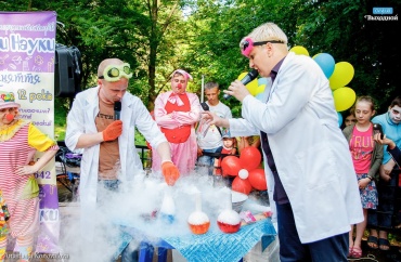 Дитяча науково-розважальна лабораторія "Трюки науки" зацікавить ваших дітей і навіть вас різноманітними експериментами та дослідами.
1 час 10-12 детей