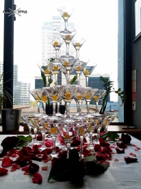 Kiev_BarShow - Пирамиды из шампанского