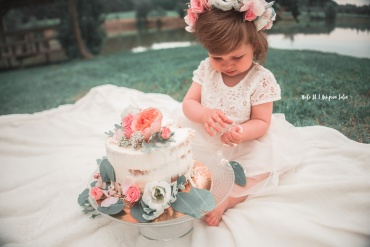 Знімаю Малюків до року(6-11 місяців) та Перший день народження "Smash Cake" в м.Чернівці
ознайомитись з моїми послугами Ви можете перейшовши на мій сайт в розділ Послуги
http://arhipova-studio.cv.ua/galereja/fotosessiia-dity-6-10mes/