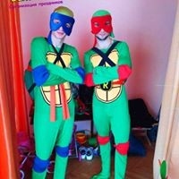 Черепашки-ниндзя всегда очень заняты важными делами по спасению мира, но у них всегда найдется 5 мин., чтобы полакомится вкусняшкой пиццей.
Работа 2 аниматоров до 20 деток + музыкальное оформление, шарики-конструкторы, салют мыльных пузырей в подарок. 
Стоимость за 1,5 часа - 1700 грн. 
Стоимость за 2 часа - 2000 (аквагрим в подарок).
Работа 2 аниматоров с Mini Disco 15-30 мин. (световое и звуковое оборудования, дым машина, генератор мыльных пузырей) - 2500 грн. за 2 часа.   
