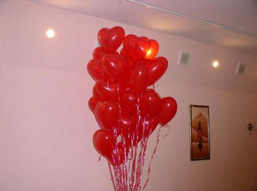Воздушные шары с гелием сердца 10 дюймов (25 сантиметров по размеру) красные, розовые, белые из ассортимента и обработка ( для увеличения полета от 1 суток до 3 дней) - за 15 шт. и доставка в пределах г. Киев